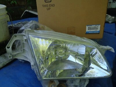 原装 MAZDA 1999 2000 年 PROTEGE 4 门灯右手原始设备制造商 BJ0E-51-030A-P1 全新 — 第 1/4 张图片