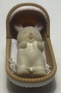 Sylvanian Families Vintage Moses Basket With Pink & White Edging with Baby (150) - Picture 1 of 5