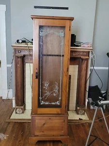 wooden gun cabinet - Picture 1 of 2