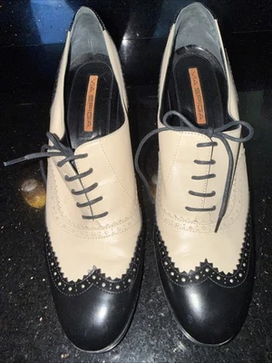 Tacones Via Spiga de cuero con cordones en negro y beige talla 9 medianos para mujer Foto 1 de 4
