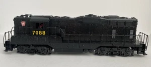 Locomotora diésel Athearn GP9 HO escala Pennsylvania #7088 - Imagen 1 de 8
