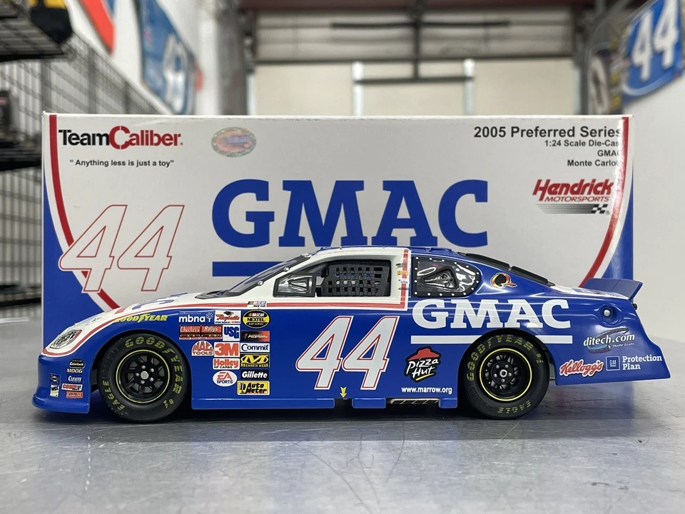 Terry Labonte #44 GMAC Piedmont Throwback 2005 Hendrick 1/24 NASCAR DieCast - Image 1 of 4