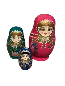 Bambole russe in legno nido set di 3 bambole usate - Foto 1 di 9