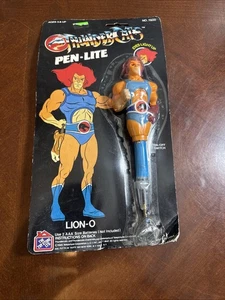 Figura De Colección 1985 Thundercats Lion-O Pen-Lite The Toy Store Ltd Sin usar, en caja, ojos iluminados - Imagen 1 de 18