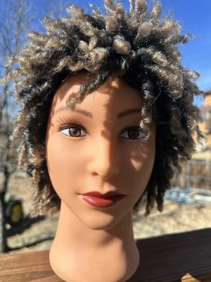 Peluca corta Dreadlock Twist marrón claro resaltada Foto 1 de 4