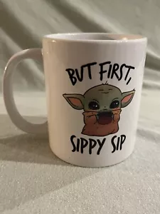 Linda taza de café blanca ""But First, Sippy Sip"" taza de oficina ""But First, Sippy Sip - Imagen 1 de 3