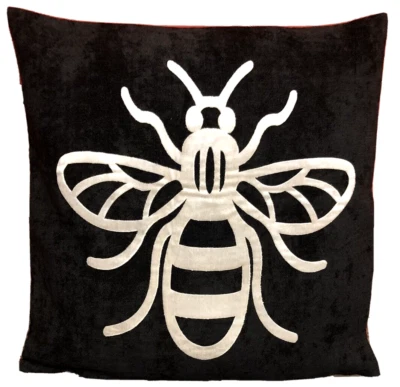 Funda de almohada decorativa Manchester Honey Bee Brentford Fc Bee negra y marfil Foto 1 de 3