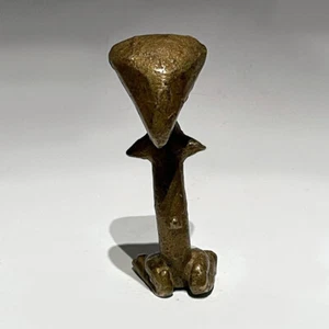FIGURA ABSTRACTA ARRODILLADA CABEZA TRIANGULAR KULANGO COSTA MARFIL CON ÁFRICA SIGLO XX. - Imagen 1 de 5