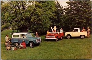 Vintage 1967 FORD BRONCO Auto Advertising Postcard 3 Models / Convertible UNUSED - Bild 1 von 2