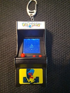 Pac - Man Schlüsselanhänger Arcade Spiel 2019 Bandai Namco Mini Handheld getestet funktioniert - Bild 1 von 6