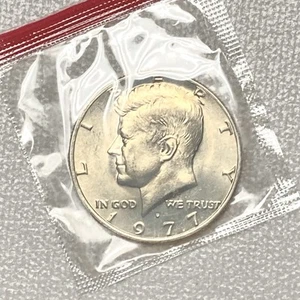 1977 D Kennedy Half Dollar ~ 50c ~ Original U.S. Mint Cello ~ FREE Ship - Picture 1 of 2
