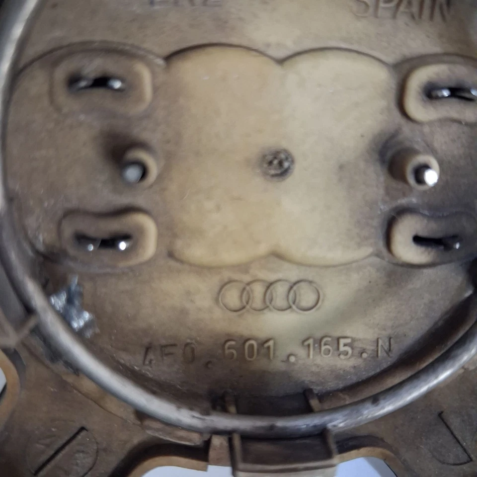 Центральный колпак колеса 2007-2023 Audi RS6 4F0601165 - Изображение 1 из 3