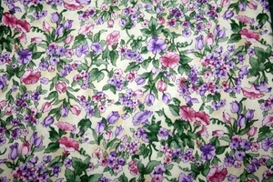 PURPLE AND RED FLOWERS-FANTASIES FROM HOFFMAN - 100% COTTON FABRIC - Picture 1 of 5