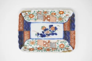 Japanese Imari Plate Approx. 6-1/2" X 5" Scalloped Edges Guilded Floral Design - Picture 1 of 3