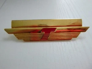 DONALD TRUMP ✈ SHUTTLE ✈ AIRLINES FLIGHT ATTENDANT GOLD WING ORIGINAL UNISSUED  - Picture 1 of 3