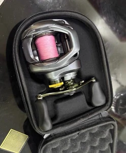 USED Shimano 22 CURADO DC 200HG 7.4:1 Right Hand Casting Reel with Semi-hardCASE - Picture 1 of 6