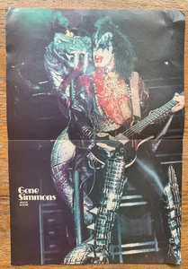 Póster vintage de revista de rock escena rock KISS Gene Simmons desplegable solo - Imagen 1 de 2