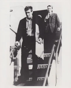 Foto de prensa 1972 gran maestro de ajedrez Bobby Fischer llega a Islandia para torneo - Imagen 1 de 2