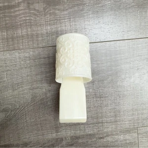Bath & Body Works Elegant Cream Wallflower Diffuser Holder Plug-In - Picture 1 of 3