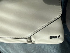 ❤️DKNY MECCA DEMI HANDBAG PURSE R42HZF60 COLOR WHITE NWT - Picture 1 of 5