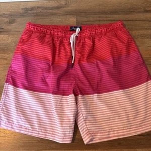 Crown & Ivy Herren Badeshorts Farbblockstreifen pink rot XL 6” Schrittlänge - Bild 1 von 10