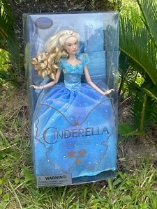 Disney Cinderella 2015 Live Action Movie Limited Edition Puppe - Bild 1 von 2