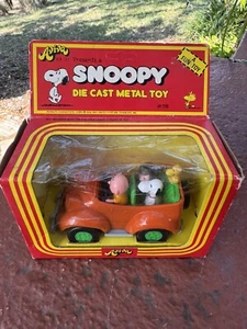 Aviva 1975 SNOOPY'S Family Car PEANUTS Die Cast Metal Charlie Brown Vintage - Picture 1 of 10