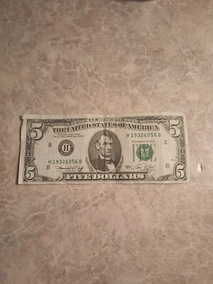 US 1974 $5.00 FEDERAL RESERVE NOTE H (St. Louis) CHCU -Beautiful Corners/Color.. - Image 1 of 3