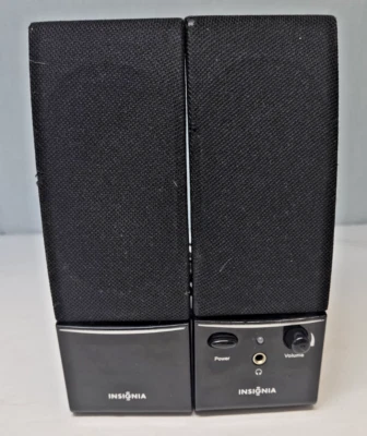 Altavoces estéreo/computadora Insignia modelo 2.0 NS-PCS20 conexión de 3.5 mm Foto 1 de 4
