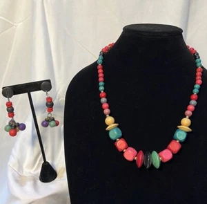 Vintage Modeschmuckset aus Holz mehrfarbig - Halskette, Ohrclips - Bild 1 von 6