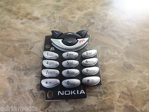 100% Oryginalna klawiatura NOKIA 8210 Keymat Mata klawiatury Srebrna Czarna Latin NOWA - Zdjęcie 1 z 2