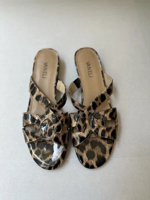 Sandalias planas Van Eli para mujer con estampado de animales talla 6,5 de EE. UU. Foto 1 de 4
