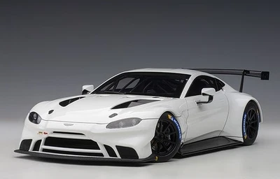 Aston Martin Vantage GTE LE Mans Pro 2018 blanco escala 1:18 de AUTOart de AUTOart Foto 1 de 4