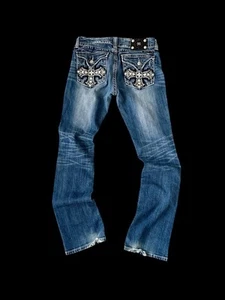 Pantalones de mezclilla Miss Me para mujer talla 31x32 azul acampanado Y2K cristales cruzados lavado oscuro tiro bajo - Imagen 1 de 12