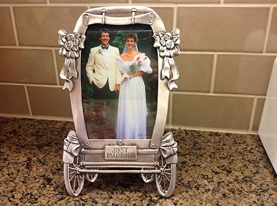 Marco de fotos de carruaje de boda caprichoso y romántico - para una foto de 5 x 7 Foto 1 de 4