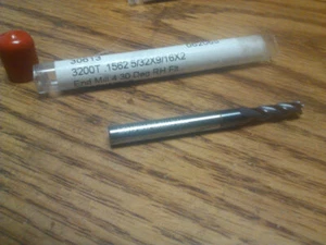 5/32" 4FL SE LONGITUD REGULAR TiAlN FRESA DE EXTREMO DE CARBURO RECUBIERTO 5/32" X 3/16" X 9/16"  - Imagen 1 de 1