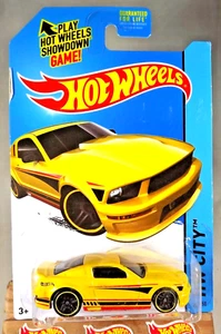 2015 Hot Wheels #94 HW City-Mustang '07 Ford Mustang gelbe Variante mit schwarzem PR5SP - Bild 1 von 5