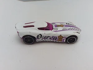 1/64 Scale BDD03 - Queen - Hot Wheels Car White Purple - Picture 1 of 9