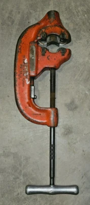 Ridgid 44-S Pipe Cutting Tool 2 1/2"-4" Capacity w/4 Cutting Wheels - Image 1 of 4