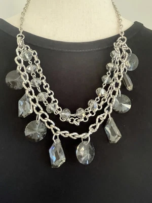 "Collar Ann Taylor Loft de tres niveles de cristal 21""" Foto 1 de 4