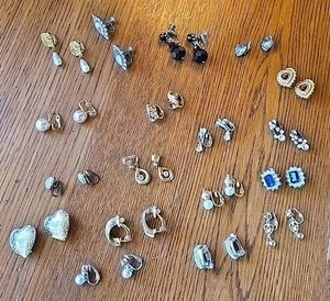 Vintage Lot of 18 Pairs Clip On & Screw On Earrings Gold/Silver Tone Classy - Picture 1 of 9
