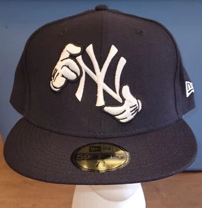 New Era/MLB-New York Yankees "Mickey Hands"-Size 7 7/8 - Picture 1 of 6