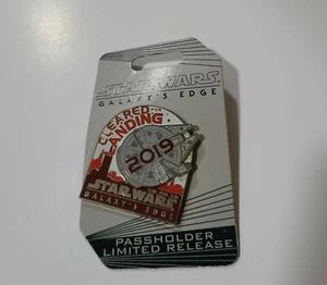 Star Wars Galaxy's Edge Portapasos Real Limitado Día de Apertura Disney Pinback - Imagen 1 de 3