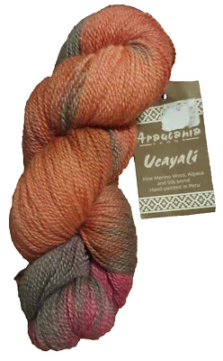 Hilo Ucayali Araucanía Lana Merino Fina Mezcla Alpaca y Seda Pintado a Mano Perú Foto 1 de 4