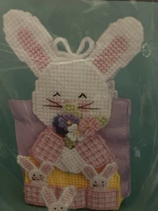 Vtg Bucilla Pocket Of Bunnies Holder Plastic Canvas Kit 6058 - 1990 - Picture 1 of 3