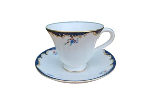 Wedgwood CHARTLEY. Taza de té y platillo. Victoria Shape - Imagen 1 de 6