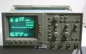 Tektronix TAS475 Oszilloskop 4Kanal, 100 MHz - Bild 1 von 2