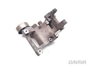 Toyota LandCruiser Prado Soporte de montaje del alternador 3.0 D-4D Diesel 2005 - Picture 1 of 11