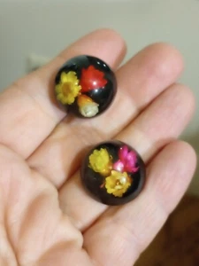 Vtg Lucite Globe Orb Handmade Epoxy Resin Earrings Round Dried Flowers Clip On - Picture 1 of 10
