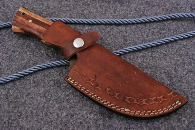 CUCHILLO DE CAZA DE ACERO DAMASCO FORJADO A MANO CON MANGO DE MADERA DE ROSA Foto 1 de 4